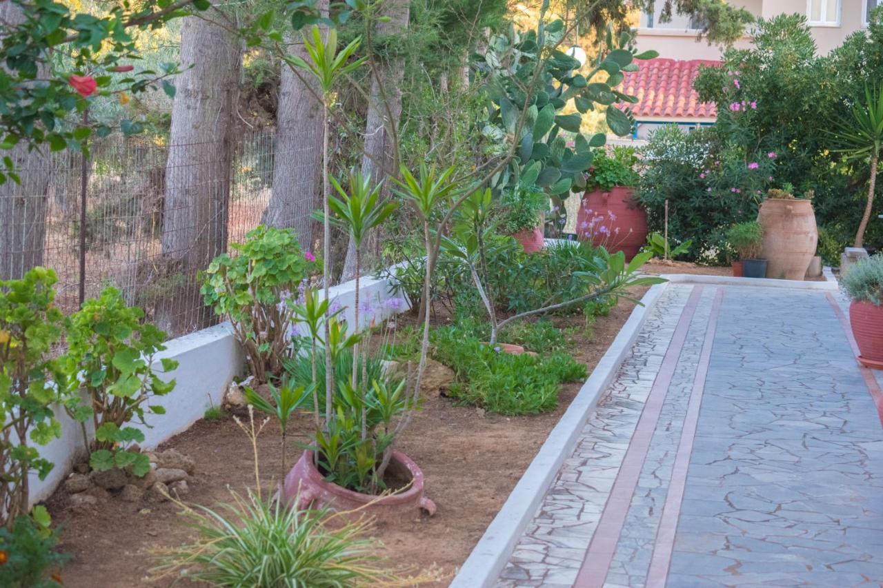 Stefanie Studios Agia Marina Exterior foto