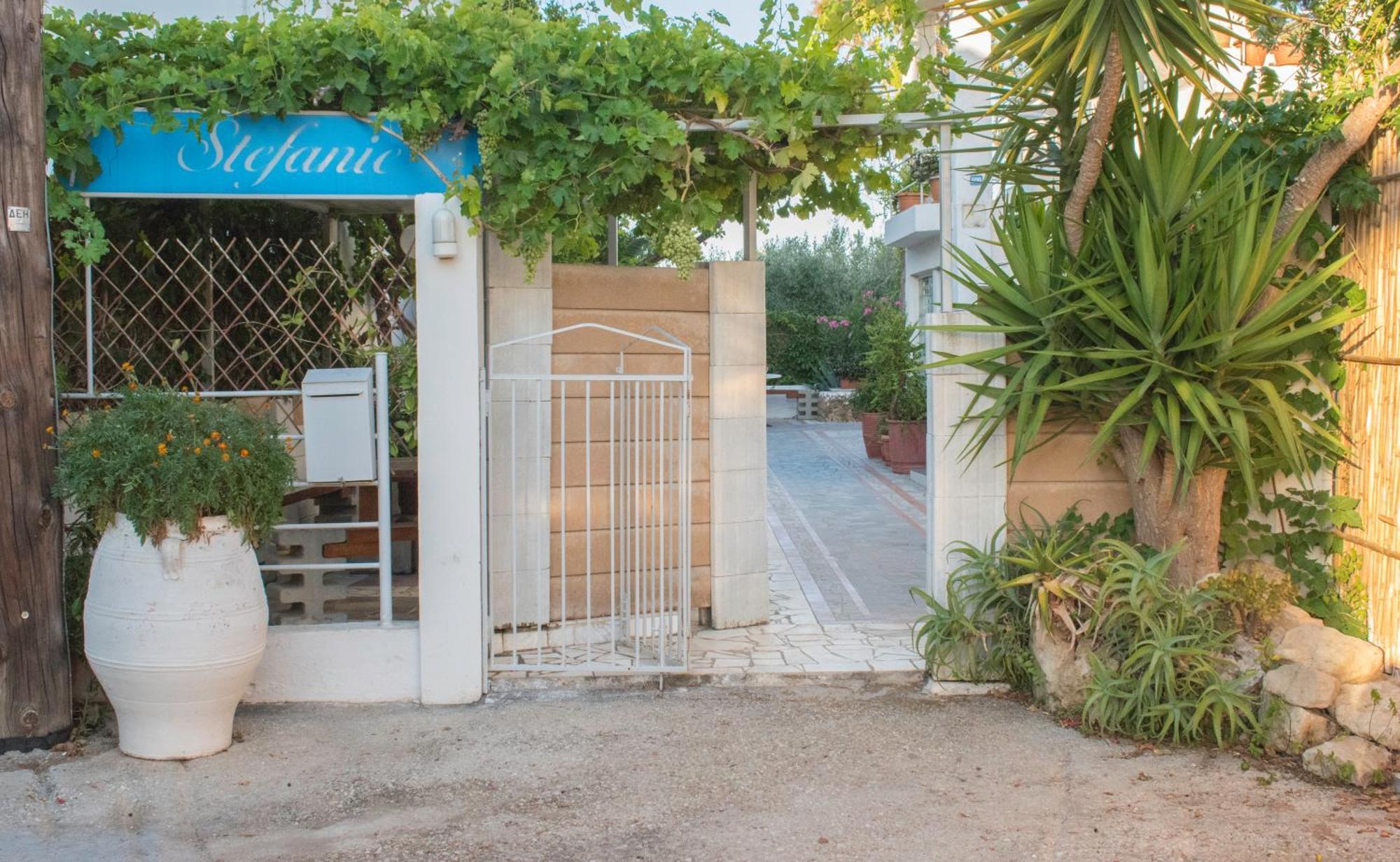 Stefanie Studios Agia Marina Exterior foto